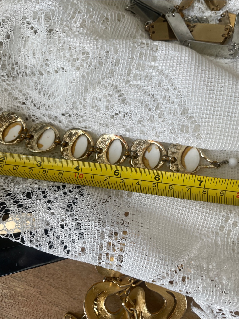 Vintage 1950s Lucite Link Necklace - Picture 4 of 5